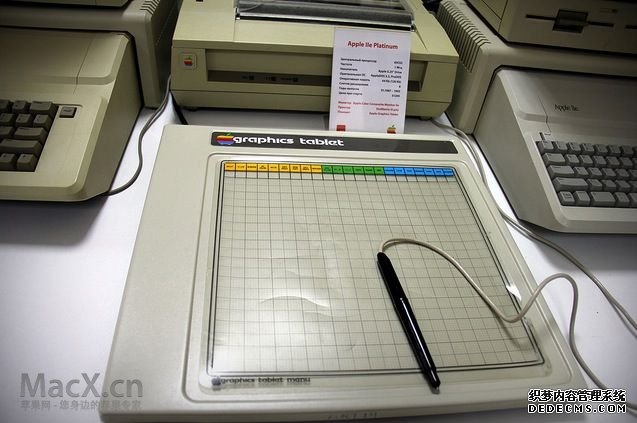 moscowapplemuseum-tablet.jpg