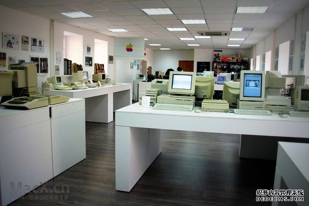 moscowapplemuseum-store.jpg