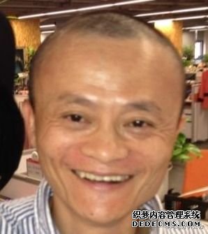 微博上开始流传各种版本的马云光头照(新浪科技配图)